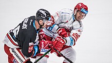 Utkání 12. kola hokejové extraligy: HC Olomouc - HC Ocelá�i T�inec. Zleva David...