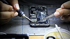 B�né tranzistory jsou dnes základním prvkem spot�ební i nespot�ební...