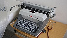 eský psací stroj Consul