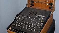 Armádní Enigma se třemi rotory z londýnského Imperial War Museum