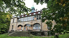 Lesní vilu si v letech 1903 a� 1906 nechal postavit továrník Heinrich Liebieg,