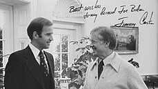 Americký prezident Joe Biden (vlevo) na archivní fotografii s Jimmym Carterem...