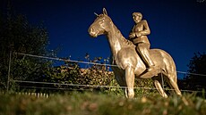 Nmecký socha Wilhelm Koch ve mst Freudenberg odhalil jezdeckou sochu...