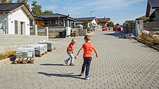 P�ibývají. Ceny star�ích domk� v Radomy�li na Strakonicku vysko�ily, a tak...