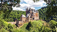 Středověký hrad Eltz v Německu