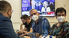 Oslavy výsledku v ostravském volebním �tábu koalice SPOLU (9. �íjna 2021)