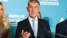 Hnutí ANO v čele s Andrejem Babišem na tiskové konferenci. (9. října 2021)