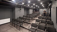 Amatérské divadlo Exil za�alo po 20 letech p�sobit v nových prostorách v...
