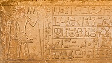 Zachovalé eyptské hieroglyfy z Káhiry
