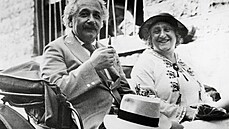 Albert Einstein a jeho ena Elsa