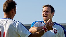 Martin Špát z českého fanklubu slaví svůj gól proti Walesu.
