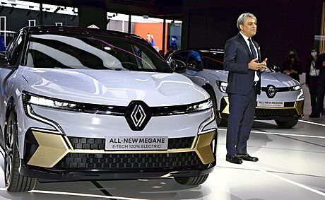 éf automobilky Renault Luca de Meo pedstavuje na autosalonu v Mnichov novou...