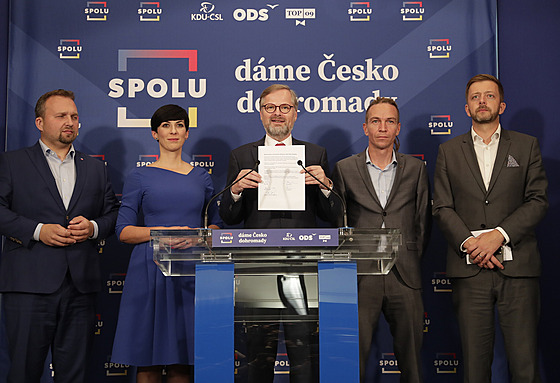 Koalice SPOLU a Piráti a starostové podepsali memorandum o vli vytvoit...