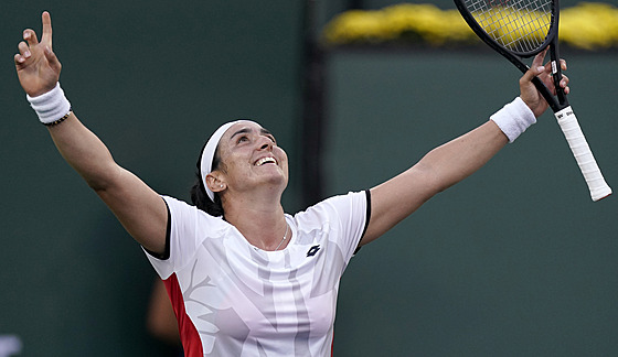 Tunisanka Ons Dabúrová slaví postup do semifinále turnaje v Indian Wells.