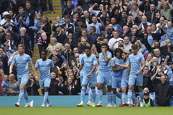 Fotbalist Manchesteru City slav prvn branku do st Burnley.