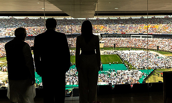 Stadion Motera v indickém městě Ahmadábád pro 132 000 sedících diváků hostil i...