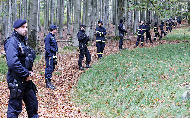 Rojnice. Policisté hledají v lesích kolem Čerchova ztracenou školačku z Německa.