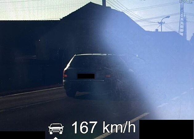 idi se obcí Malé Nepodice prohnal rychlostí 167 km/h.