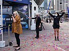 Zamstnanci slaví znovuotevení sydneyského akvária Sea Life (14. íjna 2021)