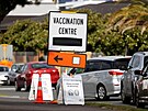 Lidé ekají ve front na vakcinaci proti koronaviru na Novém Zélandu. (26....