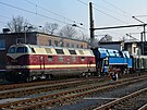 Modrá parní lokomotiva ady 477.0 zvaná Papouek