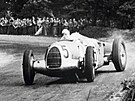 Typ C exceloval v sezonch 1936 a 1937. Na snmku Bernd Rosemeyer na anglick...