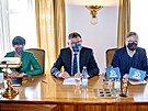 Lídr koalice SPOLU a kandidát na premiéra Petr Fiala se éfem poslaneckého...