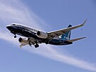 Boeing 737 MAX pistává po testovacím letu v Seattlu. (15. íjna 2021)