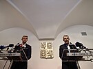 Premiér Andrej Babi a ministr Karel Havlíek  promluvili na tiskové konferenci...