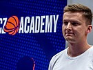 Luká Pivoda jako trenér CZ Academy