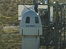 Kapsle Crew Capsule s usazenou posádkou na vrcholu rakety New Shepard 2.0...