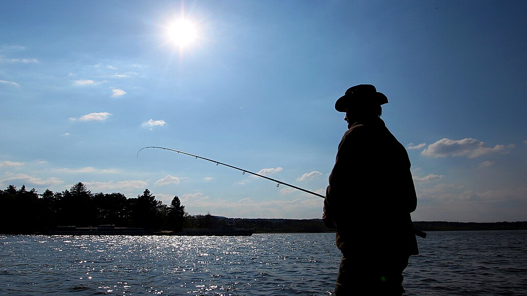 Kdo se chce stát rybářem, musí splňovat přísná pravidla stanovená zákonem a...