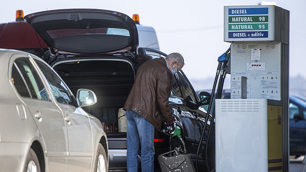 Ceny benzinu letí nahoru a v zim u mohou být nejvyí v historii, co...