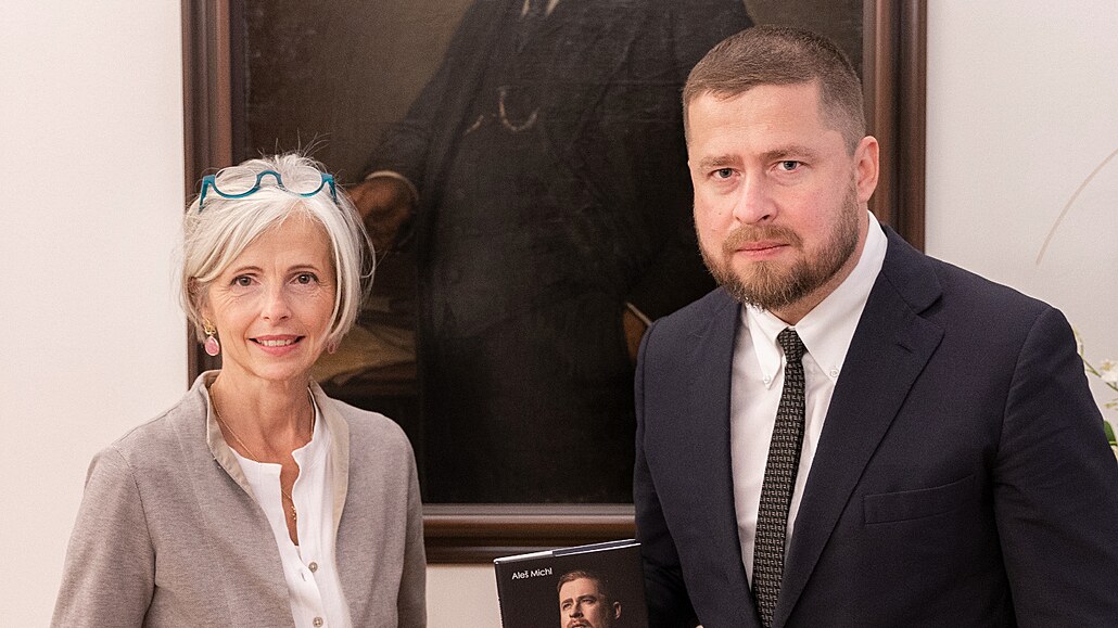 Pracovat a šetřit. Michl si půjčil Rašínovo heslo a radí, jak z krize