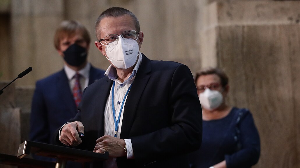 Ministr zdravotnictví Adam Vojt�ch spole�n� s hlavní hygieni�kou Pavlou...