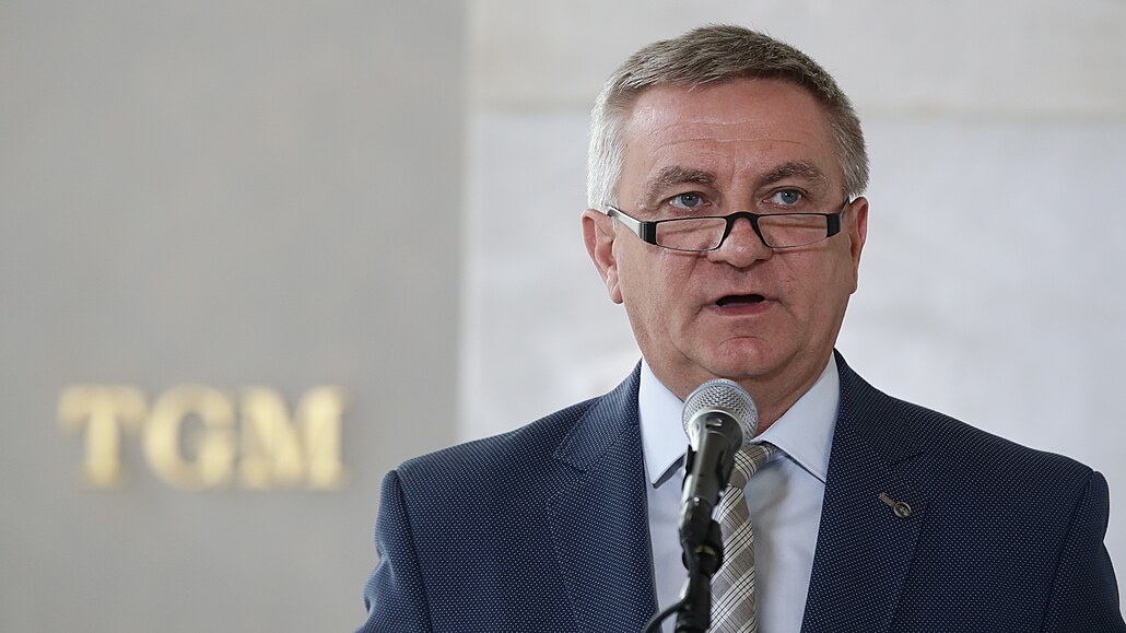 Vedoucí Kanceláe prezidenta republiky Vratislav Myná pedstoupil na Praském...