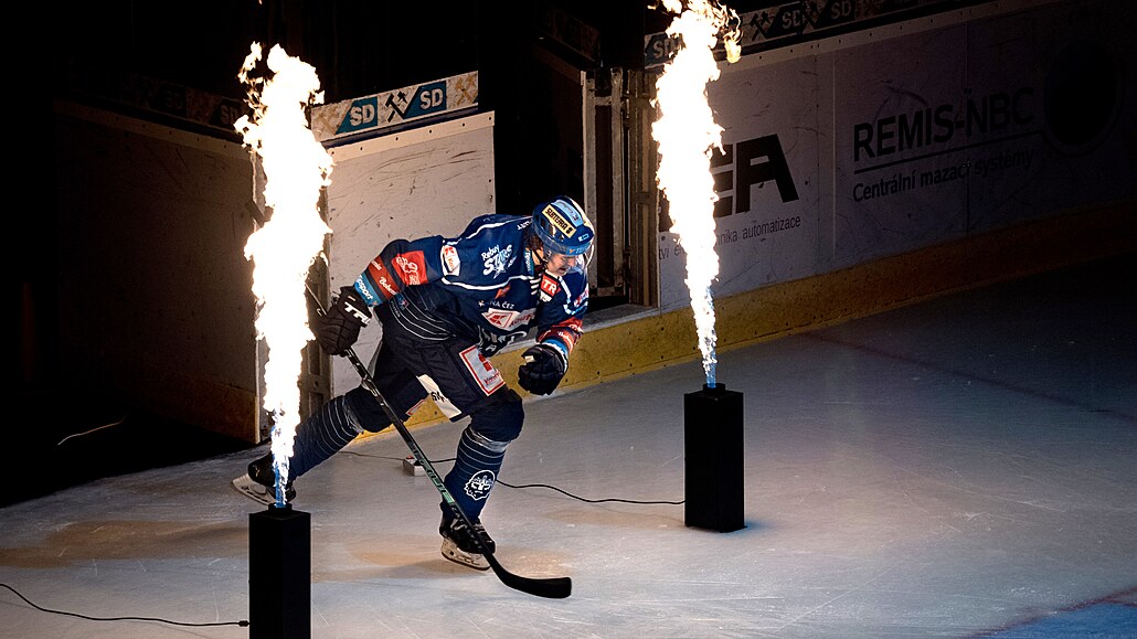 Jaromír Jágr vjí�dí na led.