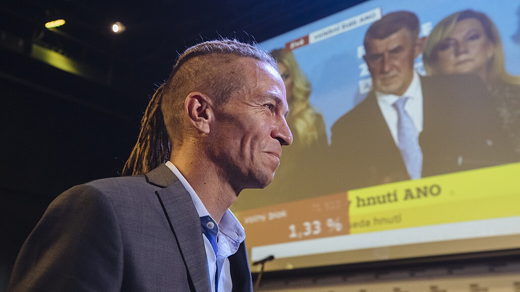 Ivan Barto� ve volebním �tábu Pirát� a Starost� (9. �íjna 2021)