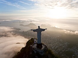 Socha Krista Spasitele nad brazilským mstem Rio de Janeiro