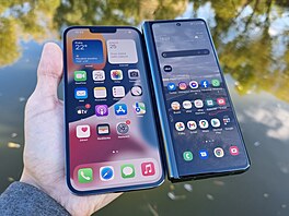 Apple iPhone 13 Pro Max a Samsung Galaxy Z Fold 3