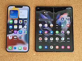 Apple iPhone 13 Pro Max a Samsung Galaxy Z Fold 3