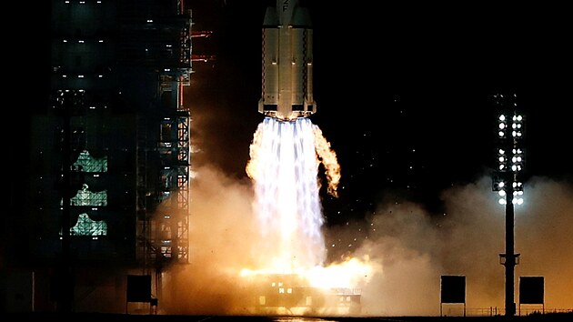 Čínská loď Šen-čou 13 letěla z čínského kosmodromu Ťiou-čchüan na vesmírnou stanici Tchien-kung zhruba šest a půl hodiny. (16. října 2021)