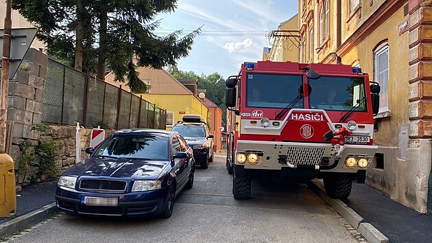 patn zaparkovan automobily komplikuj hasim cestu k zsahm. Nejhor situace bv na sdlitch.