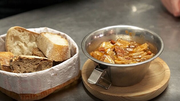 Callos a la madrileña se podvaj s domcm chlebem.