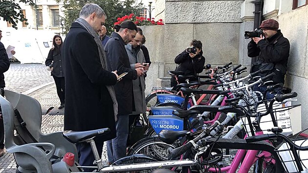 Radn Scheinherr a primtor Hib si vyzkoueli zapjen sdlench kol na kartu Ltaka