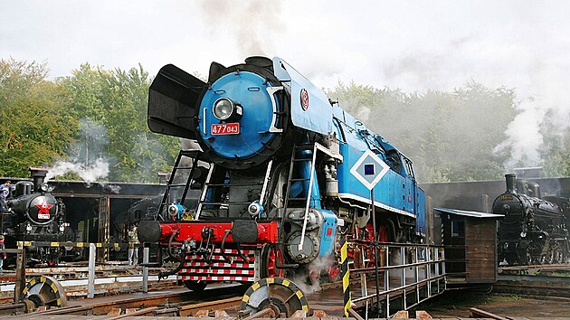 Parní lokomotiva řady 477.0 zvaná Papoušek