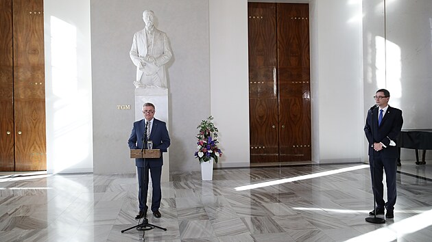 Vedoucí Kanceláře prezidenta republiky Vratislav Mynář předstoupil na Pražském hradě před novináře s informacemi, které se týkají současného zdravotního stavu prezidenta Miloše Zemana. (18. října 2021)