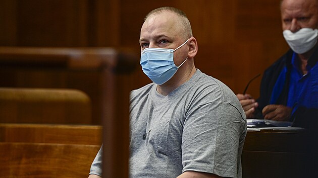 Vrchní soud v Praze rozhodoval 14. října 2021 v odvolacím jednání v případu Roberta Tempela, který byl odsouzen na doživotí za dvojnásobnou vraždu spáchanou v roce 2001 na Sokolovsku.