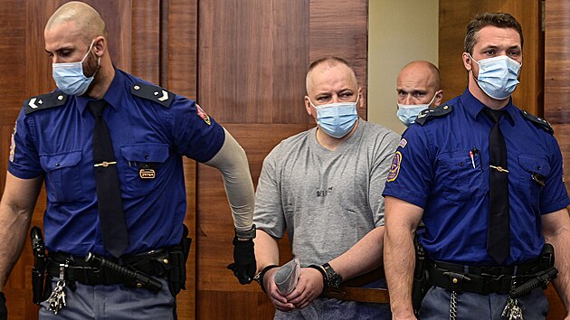 Vrchní soud v Praze rozhodoval 14. října 2021 v odvolacím jednání v případu Roberta Tempela, který byl odsouzen na doživotí za dvojnásobnou vraždu spáchanou v roce 2001 na Sokolovsku.