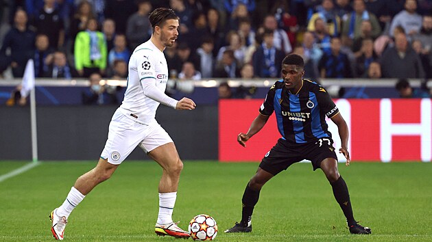 Jack Grealish z Manchesteru City pracuje s mem na hiti Brugg..